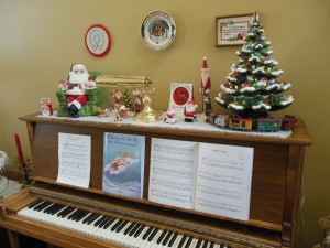 Swanson Christmas Santa Piano